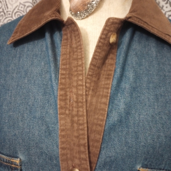Austin Clothing Co. Western Cowgirl Denim Corduroy Button Down Size Medium - Picture 5 of 13